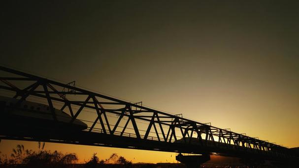 Silhouette of the Tokaido Shinkansen crossing a railway bridge, JPG Silhouette of the Tokaido Shinkansen crossing a railway bridge, JPG