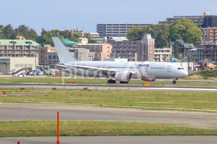 晴れの日の福岡空港 飛行機,航空機,旅客機の写真素材