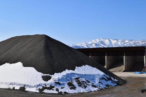 砕石工場 建設資材の生産現場 砕石工場 建設資材の生産現場 砕石工場,採石工場,砕石場の写真素材