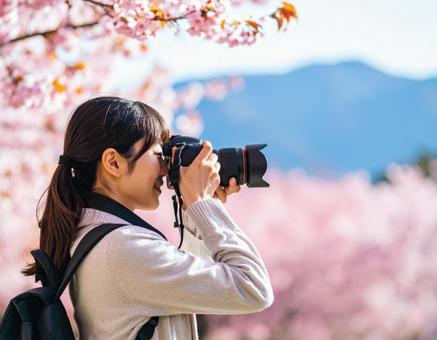 春の風景を撮影するカメラ女子 春の風景を撮影するカメラ女子の写真