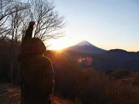 蛾ヶ岳から望む初日の出と富士山 蛾ヶ岳から望む初日の出と富士山 蛾ヶ岳,市川三郷町,富士山の写真素材