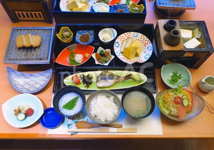 旅館の朝ご飯　品数豊富 旅館,朝ご飯,朝食の写真素材