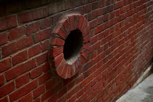 黒く赤いれんがが夕暮に映える レンガ,夕方,赤黒いの写真素材