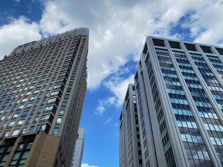 日比谷のビルと青空 日比谷のビルと青空の写真