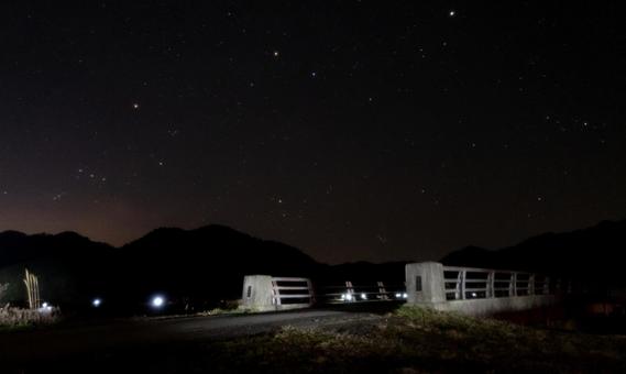星空に架かる小さな橋 星空に架かる小さな橋 小さな橋,川,流れの写真素材