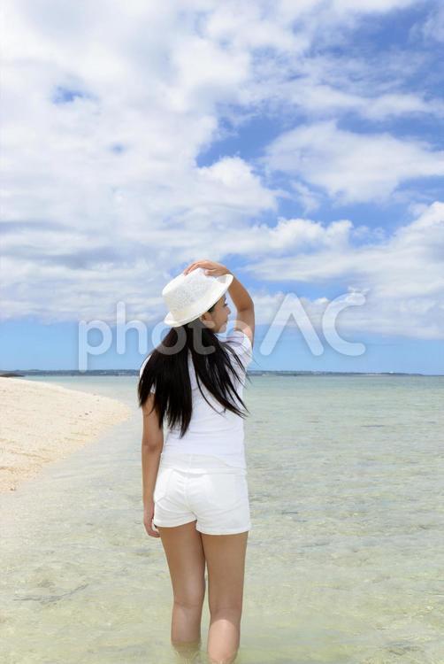 美しい海と女性 美しい海と女性 女性,海,自然の写真素材