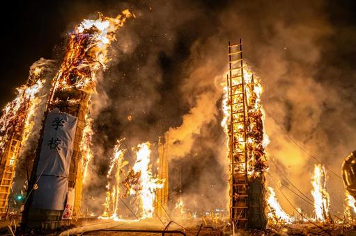 松明あかし（須賀川市） 松明あかし,須賀川市,翠ヶ丘公園の写真素材