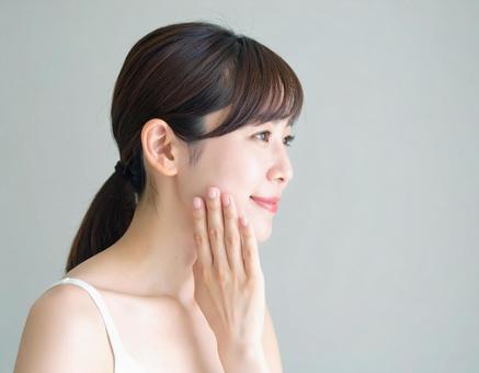 美容・スキンケア 女性 横顔 4 美容・スキンケア 女性 横顔 4の写真