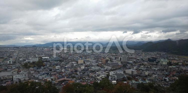 山頂から見下ろす街並み 町,山,見下ろすの写真素材