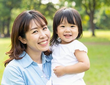 子どもと母親の写真