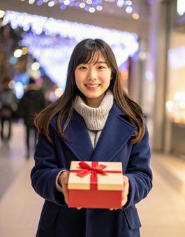 イルミネーション・彼女のプレゼントの写真