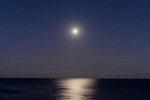 堀切峠で見た満月 夜景,夜,堀切峠の写真素材