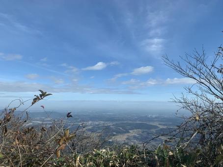 山頂から広がる青空と遠景 山頂から広がる青空と遠景 山頂,青空,遠景の写真素材