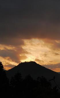 夜明け前の高城山(丹波篠山市) 高城山,兵庫県,丹波篠山市の写真素材