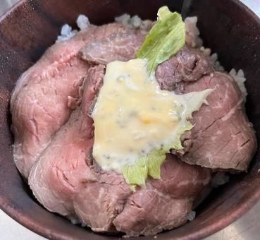 ローストビーフ丼 ローストビーフ丼の写真