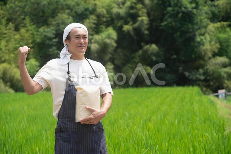 お米を持つ農家 農家,お米,農業の写真素材