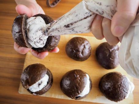In the process of making Oreo Maritozzo (with cream squeezed into bread), oreo, maritozzo, bread, JPG
