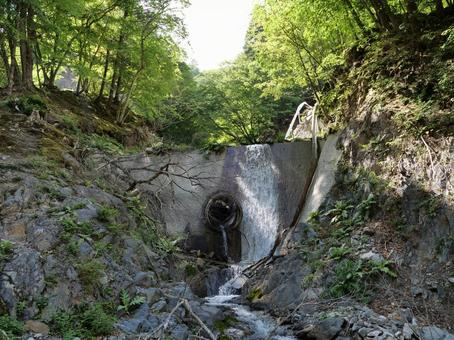 鋸岳登山道 荒れた沢 鋸岳登山道 荒れた沢の写真