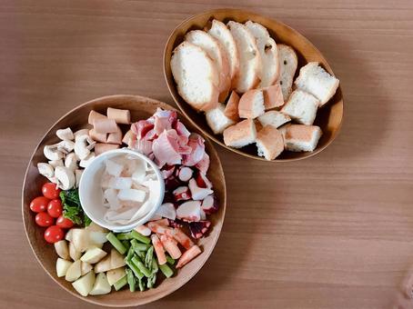 アヒージョパーティーの食材 アヒージョパーティーの食材 アヒージョ,パーティー,自宅の写真素材