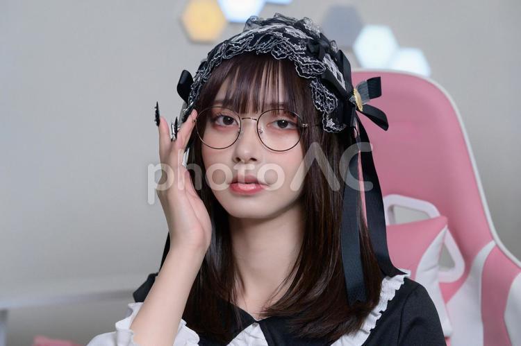 メガネをかけてカメラ目線の地雷系女子 眼鏡,メガネ,カメラ目線の写真素材