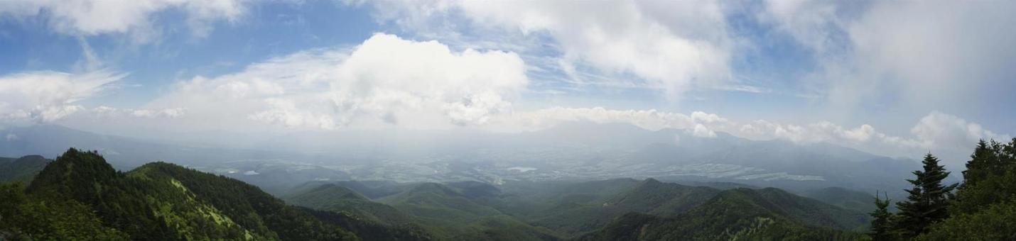 四阿山の山頂からの眺め 四阿山の山頂からの眺めの写真