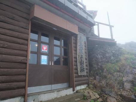 赤岳山頂山荘 赤岳山頂山荘 赤岳,八ヶ岳,真教寺尾根の写真素材