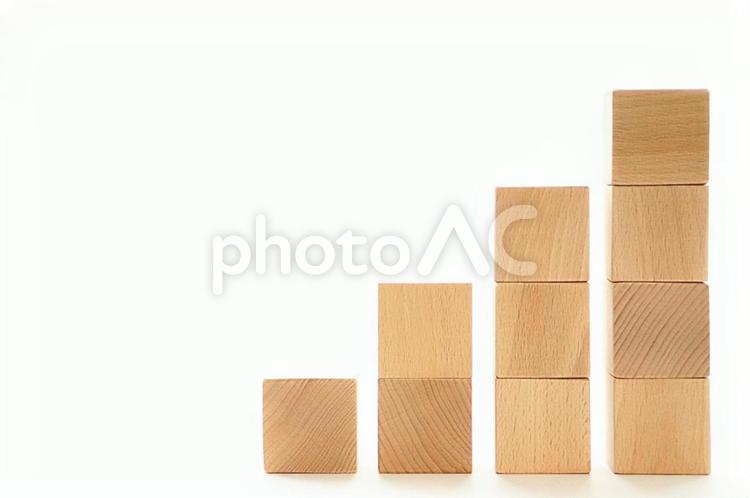 右肩上がりに積んだ積み木のグラフ グラフ,右肩上がり,好調の写真素材