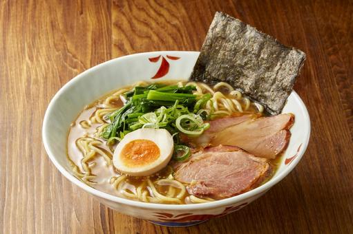 醤油豚骨ラーメン 醤油豚骨ラーメン 醤油豚骨ラーメン,豚骨醤油,醤油豚骨の写真素材