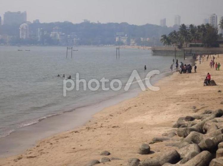 インド　ムンバイの海岸線　2 海岸線,砂浜,堤防の写真素材