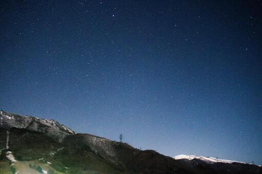 苗場、冬の夜空と満天の星 星空,星座,満天の星の写真素材