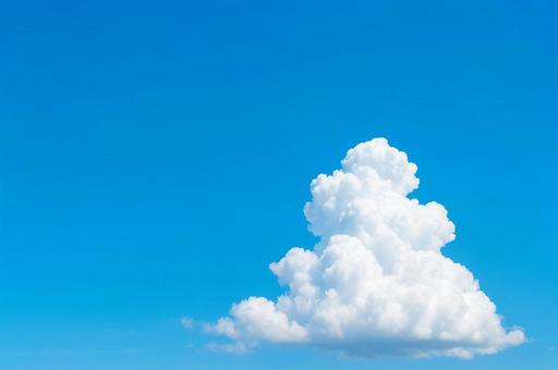 爽やかな夏の青空と大きな入道雲の風景 爽やかな夏の青空と大きな入道雲の風景の写真