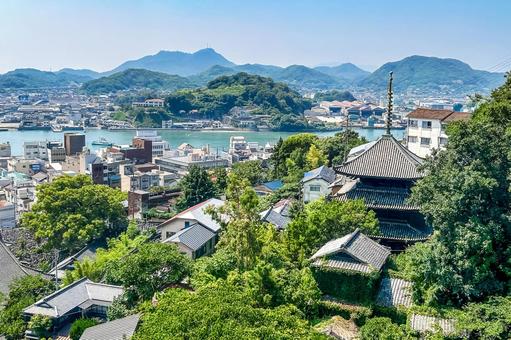 千光寺山ロープウェイから眺めた尾道の風景 千光寺山ロープウェイから眺めた尾道の風景 尾道,尾道水道,天寧寺三重塔の写真素材