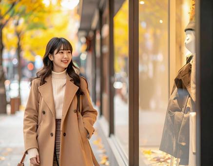 秋の彼女のウィンドウショッピング 秋の彼女のウィンドウショッピングの写真