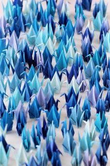 折り鶴 折り紙,鶴,青系の写真素材