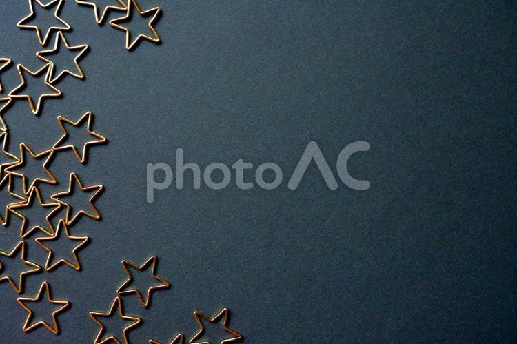 金色の星型　黒背景素材 黒背景素材,金色,星型の写真素材