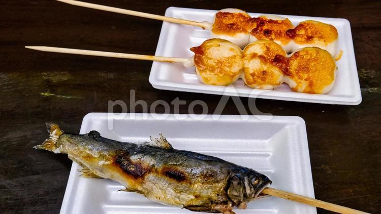 あゆの塩焼きと団子 テイクアウト,食べ物,あゆの写真素材
