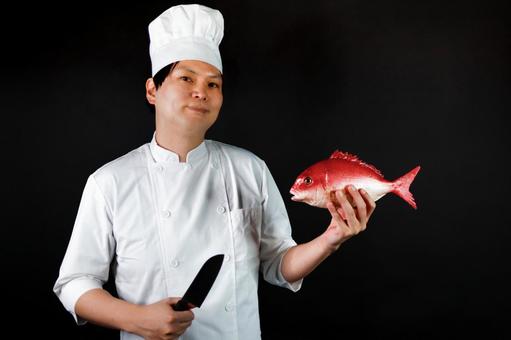 魚を持つ料理人 魚を持つ料理人の写真