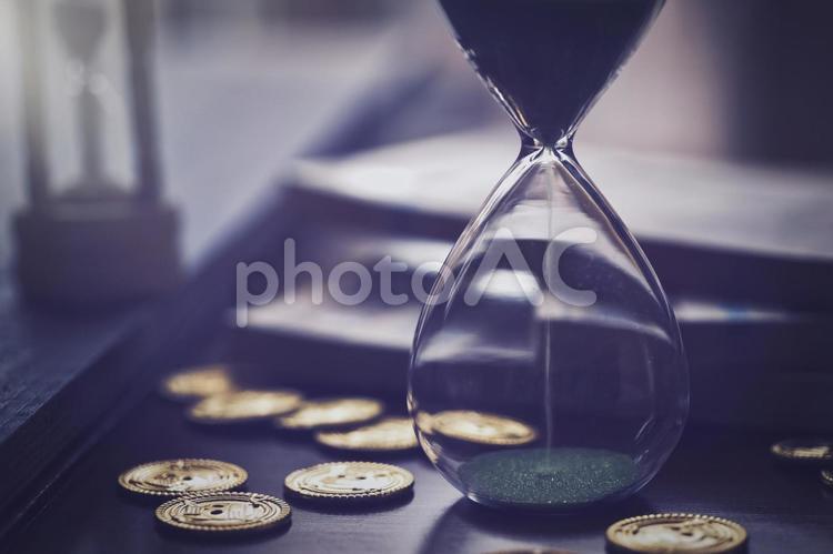 砂時計とお金 時,ビジネス,時を刻むの写真素材
