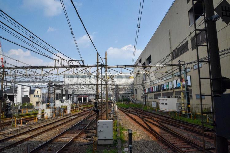 駅のホームから線路と青空 線路,駅,鉄道の写真素材