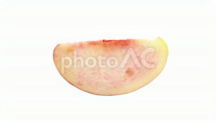 桃のスライス一切れ（背景透過） 桃,peach,果物の写真素材