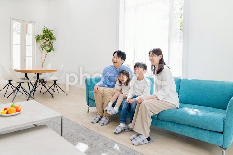 家族イメージ 家族,人物,リビングの写真素材