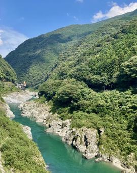 徳島県の祖谷の吉野川と山の渓谷 徳島県の祖谷の吉野川と山の渓谷 吉野川,川,エメラルドの写真素材