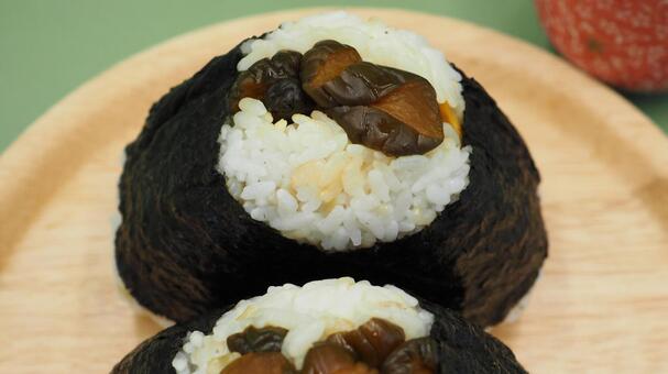 きゅうりの漬物のおにぎり（二個）・手作り おにぎり,おむすび,握り飯の写真素材