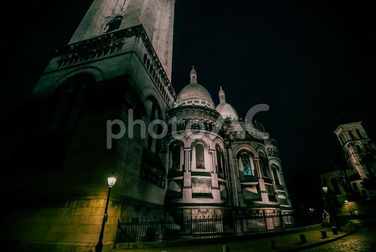 【フランス】夜のサクレクール寺院 フランス,パリ,ヨーロッパの写真素材