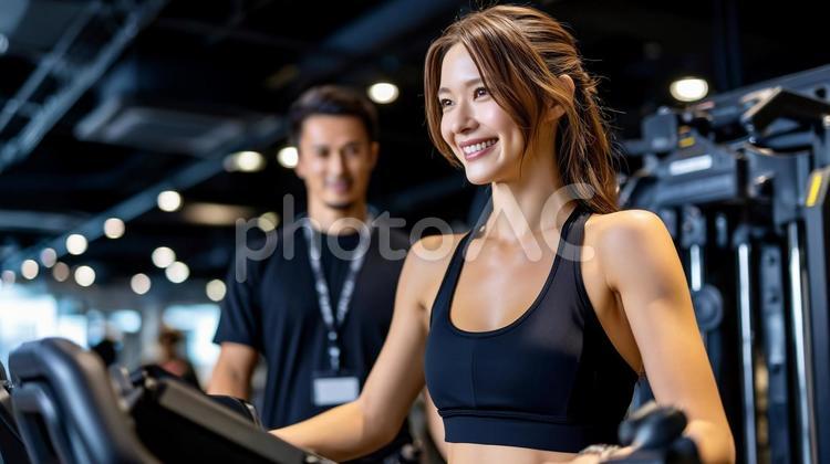 トレーニング中の女性と男性トレーナー ジム,トレーニング,運動の写真素材