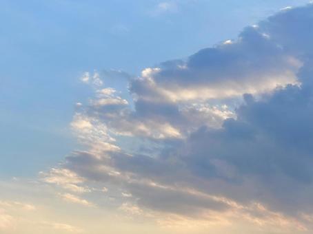 雲のある夕空 雲のある夕空の写真