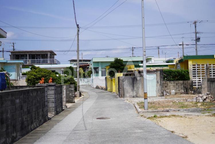 南の島の住宅街の路地の風景 風景,沖縄,南国の写真素材