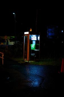 深夜の電話ボックス 深夜の電話ボックスの写真
