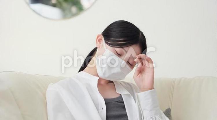 風邪を引いて咳をするアジア人女性 女性,風邪,咳の写真素材