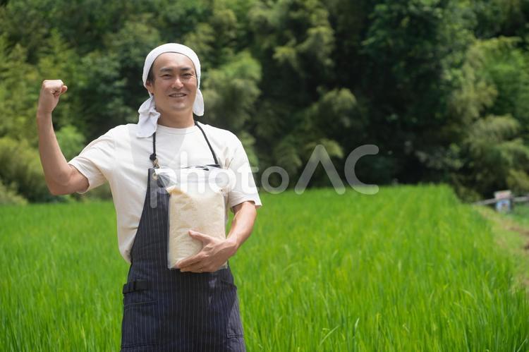 お米を持つ農家 農家,お米,農業の写真素材